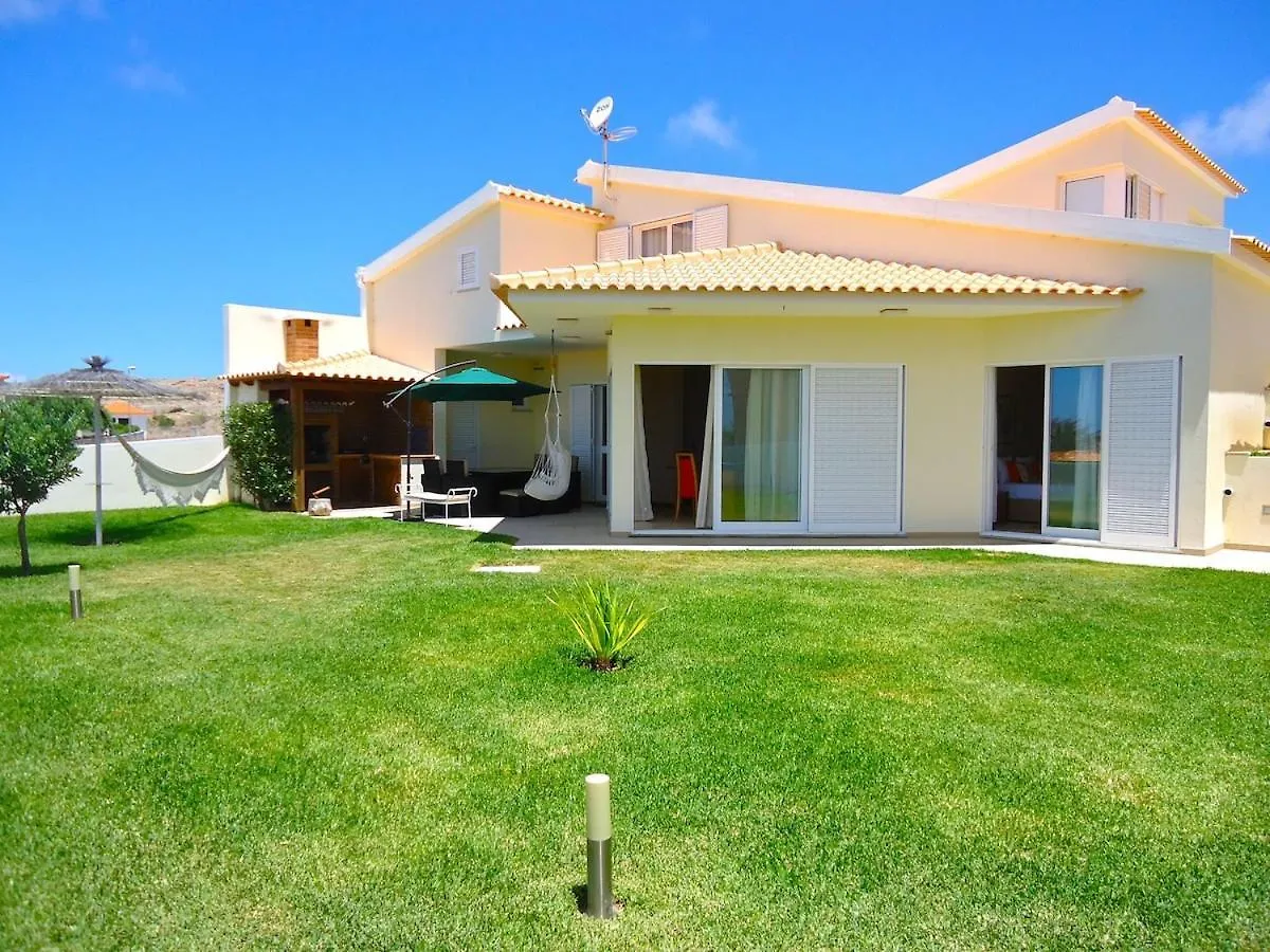 Golden Villa - Luxurious Beach Villa ile iletişim